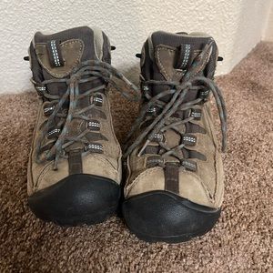 Keen hiking boots woman